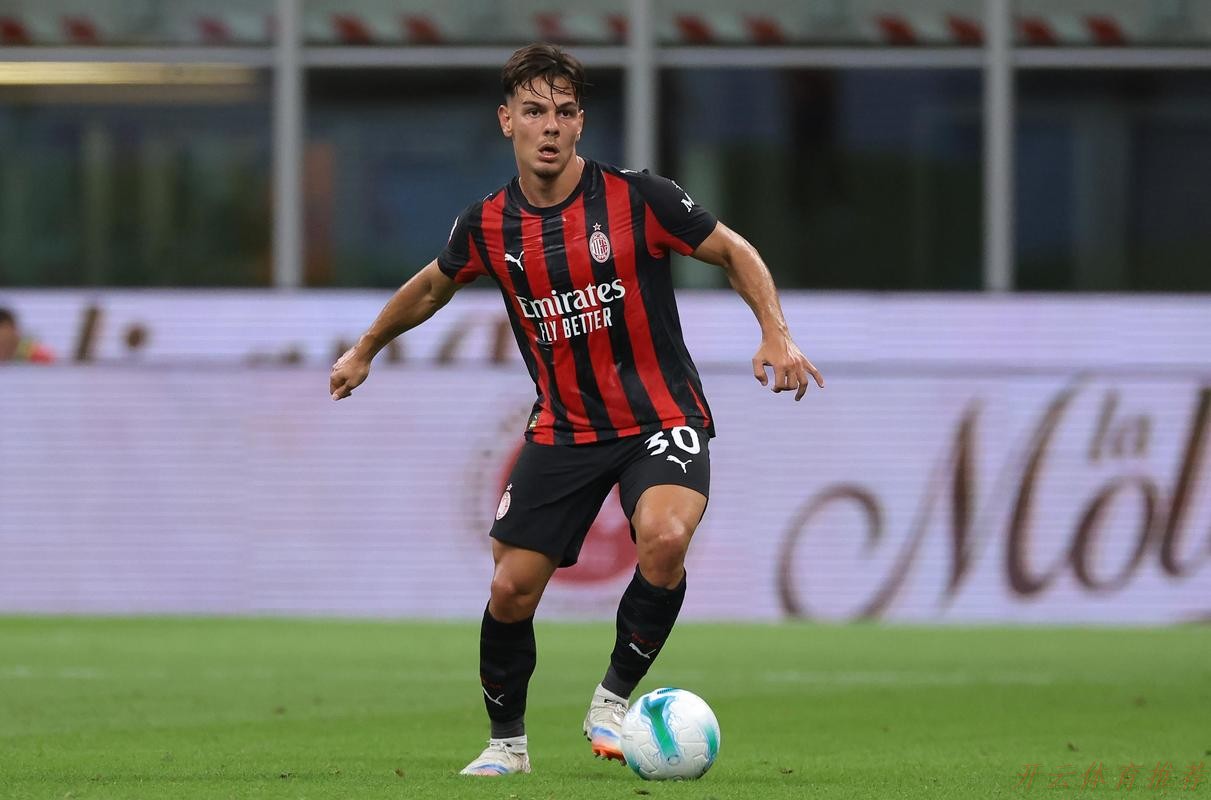 开云体育APP：来了，米兰！曝7000万中锋“空降”圣西罗！囧帅钦点签下天才中卫